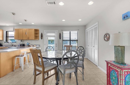 Toilla Segunda House | 🌴Pensacola Beach Getaway | Spacious Home w/Loft + Balcony 🌴Blue Heron