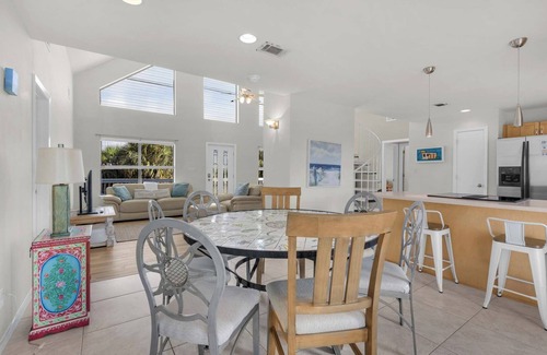 Toilla Segunda House | 🌴Pensacola Beach Getaway | Spacious Home w/Loft + Balcony 🌴Blue Heron