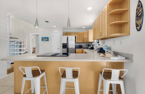 Toilla Segunda House | 🌴Pensacola Beach Getaway | Spacious Home w/Loft + Balcony 🌴Blue Heron