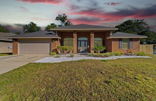 Pine Forest House | Pensacola Dog-Friendly Retreat: Backyard | Firepit
