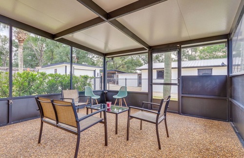 South Pensacola House | Pensacola Home w/Screened Porch: 10 Mi to Beach!
