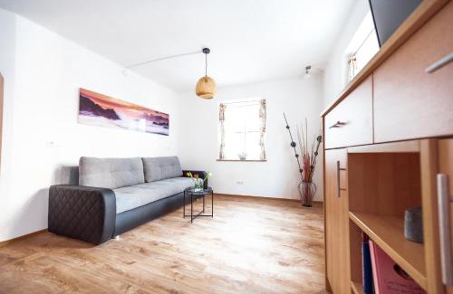 Hallein Apartment | Pension-Cafe-Konditorei Mikl