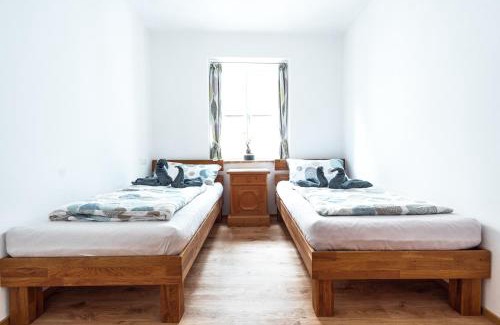 Hallein Apartment | Pension-Cafe-Konditorei Mikl
