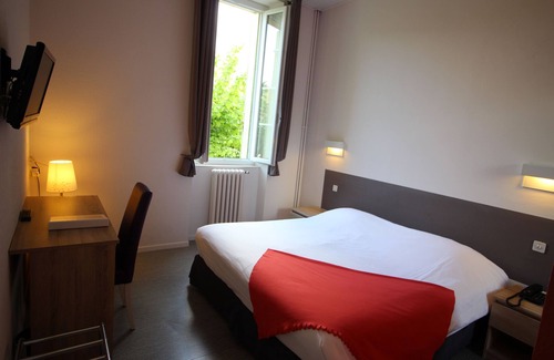 Lamalou-les-Bains Apartment | Pension hotel 30 metres from the spa