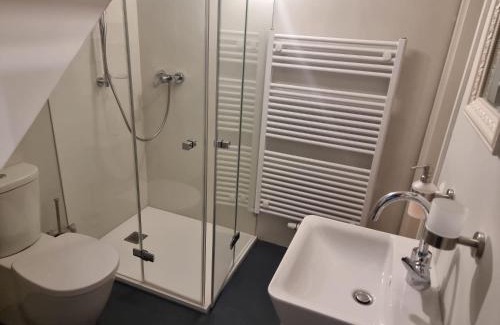 Gohren House | Pension Zum grünen Kakadu