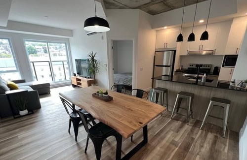 Vieux-Quebec-Cap-Blanc-colline Parlementaire Apartment | « Penthouse» 11th Floor + Roof Pool + Free Parking