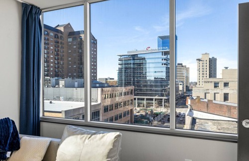Martin Luther King Condo | Penthouse @ 175 LEX -Walk to Rupp Arena on Main St