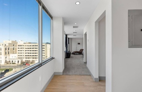 Martin Luther King Condo | Penthouse @ 175 LEX -Walk to Rupp Arena on Main St