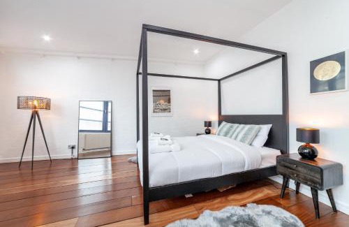 Old Street Apartment | Penthouse 2BR duplex with Roof Terrace in Shoreditch
