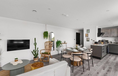Heworth Apartment | Penthouse, 3x Superking/6x Single, free parking