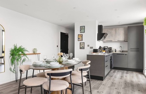 Heworth Apartment | Penthouse, 3x Superking/6x Single, free parking