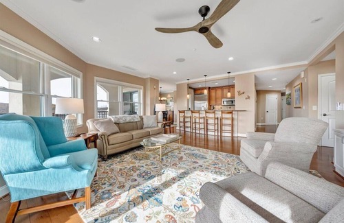 Westlake Corner Condo | Penthouse 4BR 3BA waterfront at Bridgewater w/pool