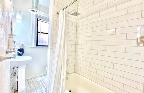 Bloomfield Apartment | Penthouse at The Warhola Bloomfield by Luxe PGH
