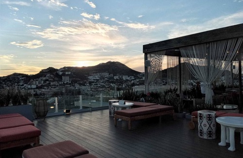 Centro Apartment | Penthouse, Beach, Sun & Fun. Family sized at "The Heart of Cabo"