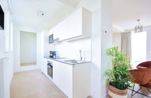 Plasky Apartment | Penthouse - City Views/Luggage Room