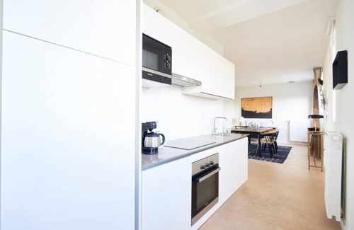 Plasky Apartment | Penthouse - City Views/Luggage Room