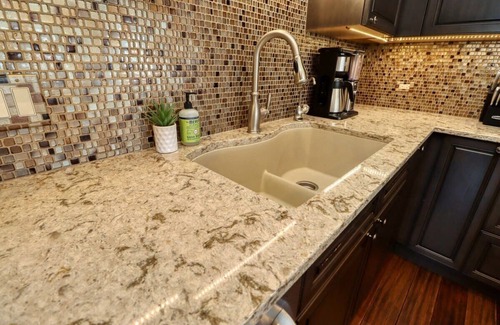 Downtown Lincoln Condo | Penthouse Condo | 3 King Beds | Downtown Lincoln