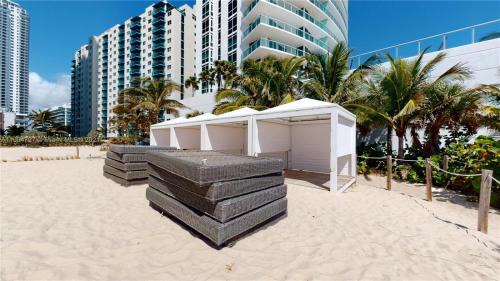 Hollywood South Central Beach Apartment | Penthouse Condo at Lyfe Resort and Residences