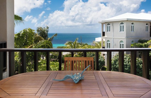 Shoal Bay Condo | Penthouse Condo- full kitchen, walk to Shoal Bay, complimentary beach chairs on Shoal Bay & Concierge!