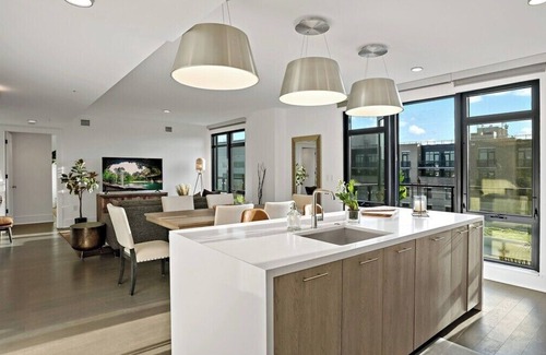 Shaw Bed & Breakfast | Penthouse | Downtown | Capitol Views | Luxury