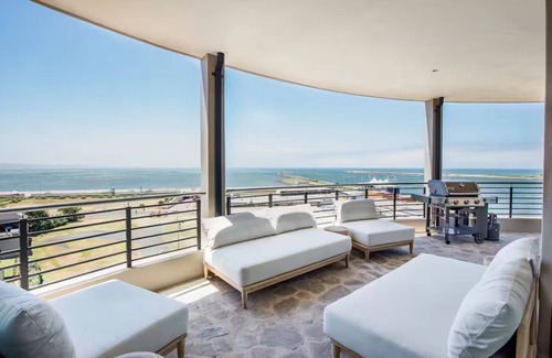 Durban Apartment | Penthouse Four Bedroom Apartment Seaview