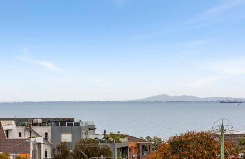 Sandringham Apartment | Penthouse in Sandringham with panoramic bay views