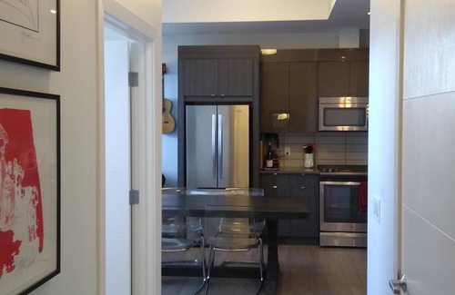 Inglewood Condo | Penthouse in trendy Inglewood