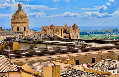 Noto Historic Centre House | Penthouse Lady Packard Noto - Spacious luxury home for six with stunning view
