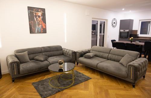 Bielefeld Apartment | Penthouse mit großer Terrasse Parkplatz und WLAN in exklusiver Lage am Hellweg