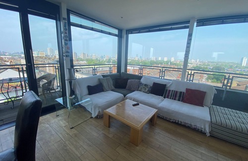 Shaftesbury Apartment | Penthouse near Clapham Junction large wrap around terrace incredible views