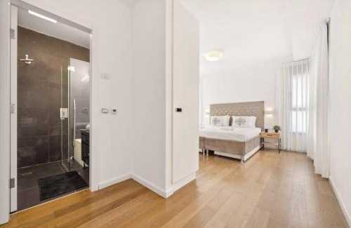 Nachlaot Apartment | Penthouse near Machne Yehuda with Jacuzzi