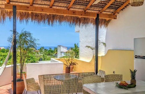 Rinconada Apartment | Penthouse - Optic Fiber, King Bed, AC & Pool