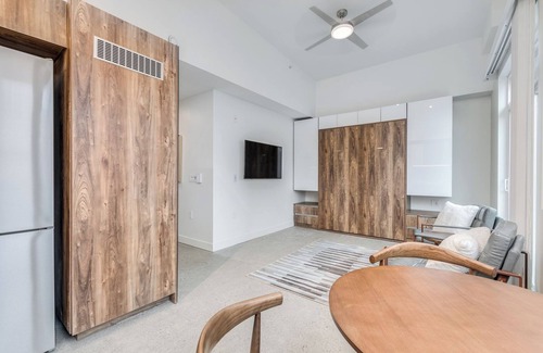 West End Apartment | PENTHOUSE - Pet Friendly Studio@1170 Barclay