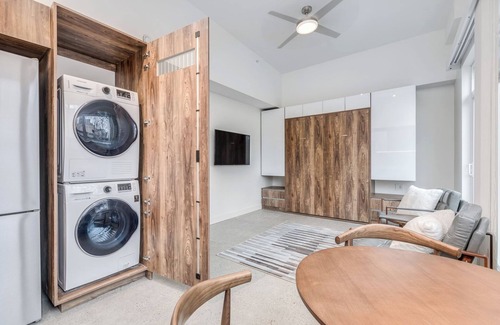 West End Apartment | PENTHOUSE - Pet Friendly Studio@1170 Barclay