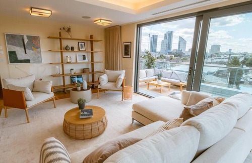 Hoxton Apartment | Penthouse. Roof Terrace. Shoreditch. AC