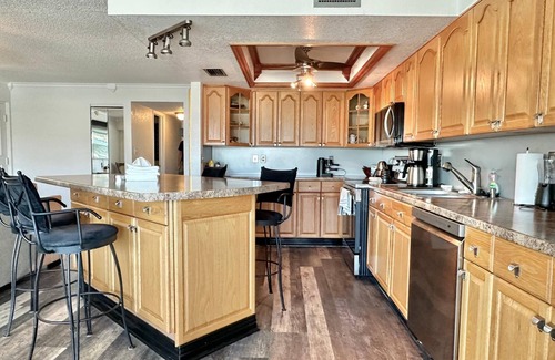 Bay Esplanade Condo | Penthouse Shores 307 - Spacious Water Views