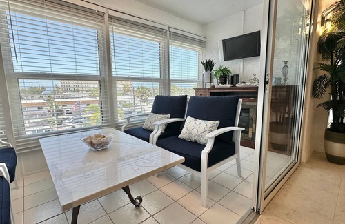 Bay Esplanade Condo | Penthouse Shores 303 - Updated and Private