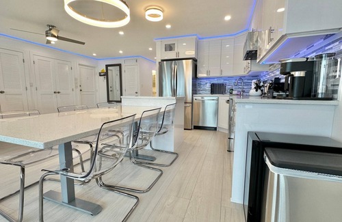 Bay Esplanade Condo | Penthouse Shores 309 - Spacious Water Views