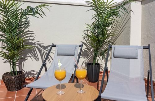Ensanche Centro Apartment | Penthouse spacieux au centre de Malaga avec 1 chambre, balcon, WiFi, climatisation et cuisine équipée