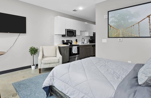 Downtown Kansas City Apartment | Penthouse Studio Apartment with a KC City View