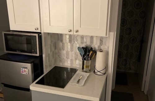 Waikiki Condo | Penthouse Studio in Waikiki - 25% Off Monthly Stays!