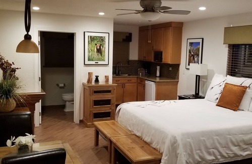 South Lake Tahoe Hotel | Penthouse suite one block from stateline