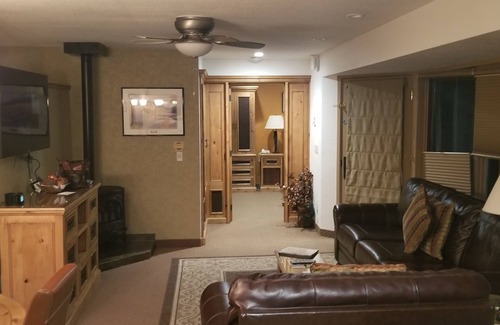 South Lake Tahoe Hotel | Penthouse suite one block from stateline