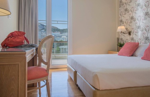 Ilisia Apartment | Penthouse Suite for 5 in the heart of Athens with stunning views of Lycabettus
