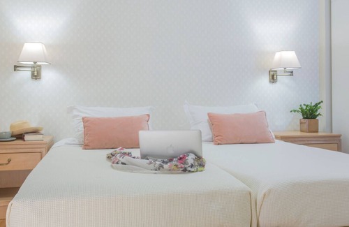 Ilisia Apartment | Penthouse Suite for 5 in the heart of Athens with stunning views of Lycabettus