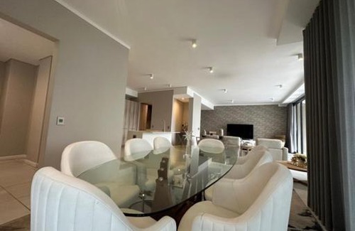 Menlyn Apartment | Penthouse@Triology, Menlyn Maine