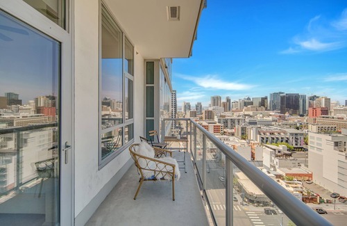 Marina District Condo | Penthouse Views 2BR/2BA High-Rise Retreat