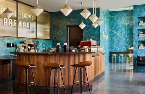 Home Park Condo | Penthouse w/Outdoor Pool + Rooftop Terrace