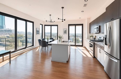Home Park Condo | Penthouse w/Outdoor Pool + Rooftop Terrace