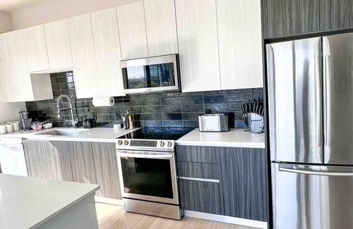 Home Park Condo | Penthouse w/Outdoor Pool + Rooftop Terrace